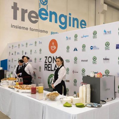 foto dell'evento Impianto Sicuro Day dedicato alla manutenzione ascensori, particolare della zona di accoglienza ospiti, aziende e ascensoristi da tutta Italai