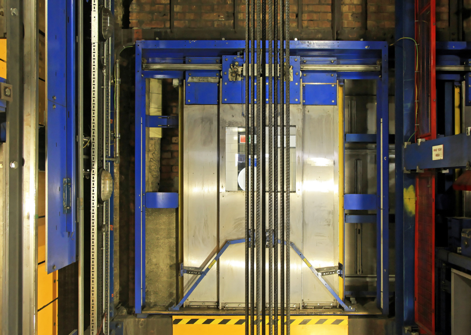 manutenzione ascensori industriali