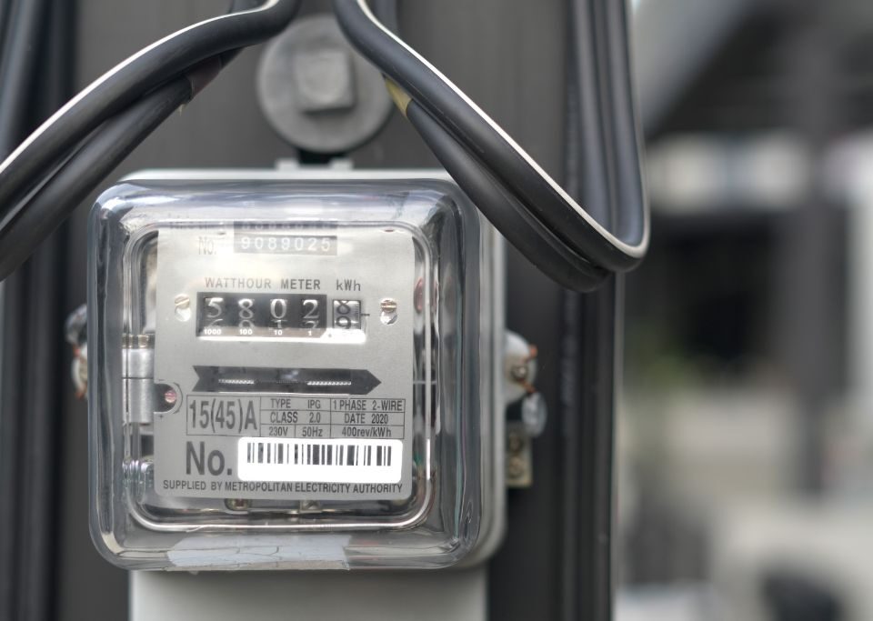 consumo corrente ascensore